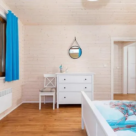 Comfortable No 3 , Summer Pool